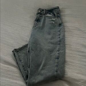 Zara Gray Relaxed Jeans with Classic Denim Style